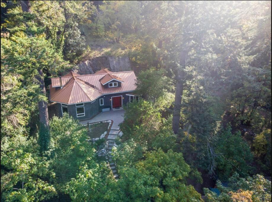 European Style Straw Bale Retreat Villa Ashland Bagian luar foto