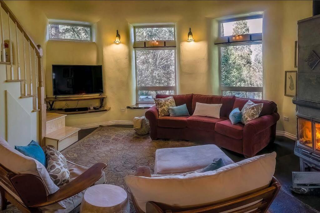European Style Straw Bale Retreat Villa Ashland Bagian luar foto