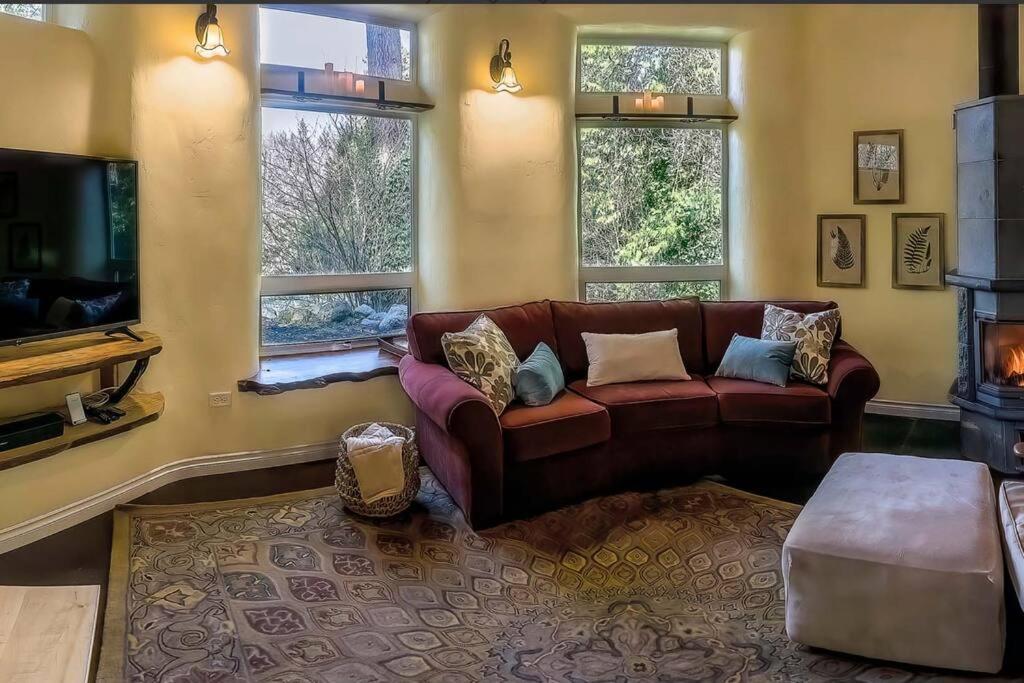 European Style Straw Bale Retreat Villa Ashland Bagian luar foto