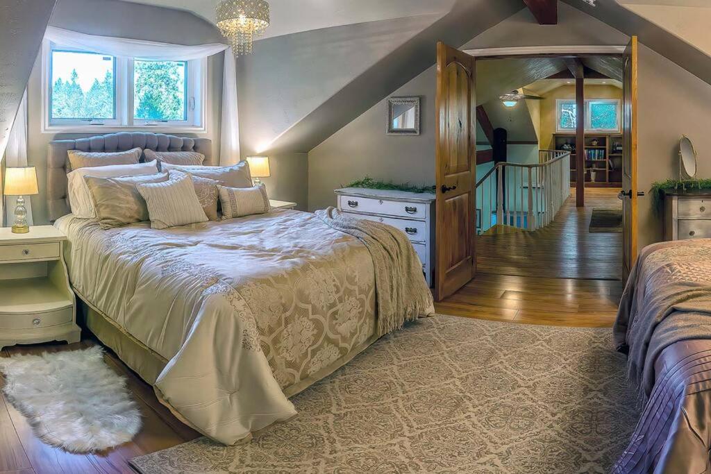 European Style Straw Bale Retreat Villa Ashland Bagian luar foto