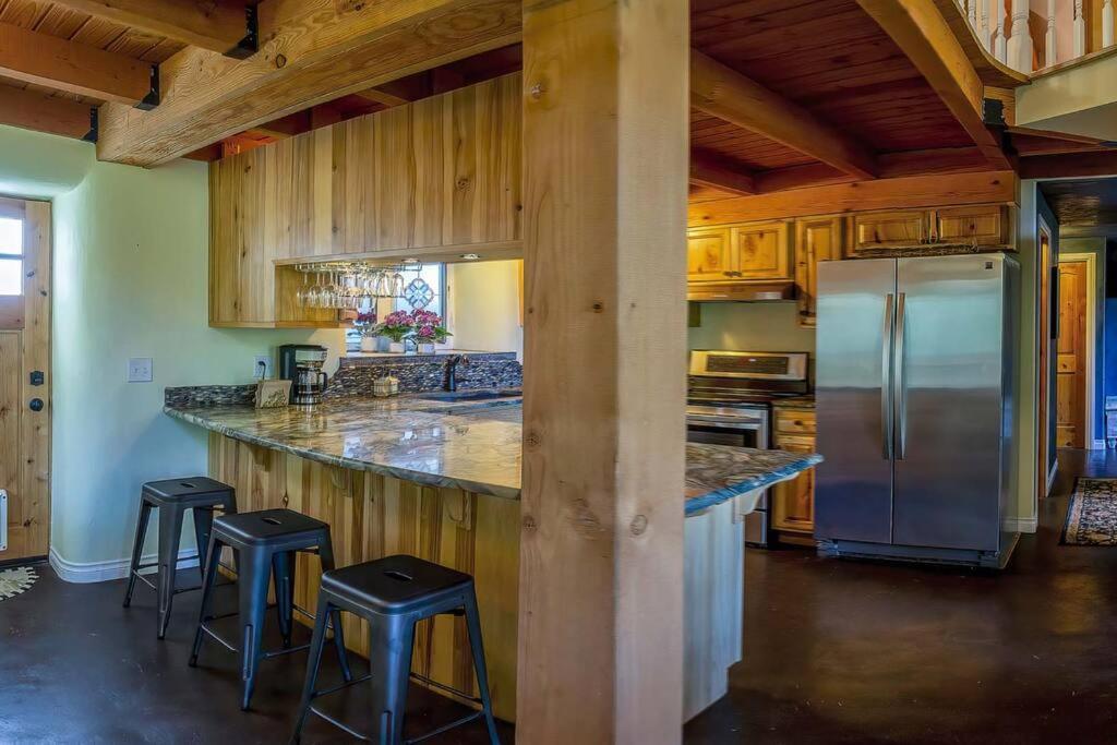 European Style Straw Bale Retreat Villa Ashland Bagian luar foto