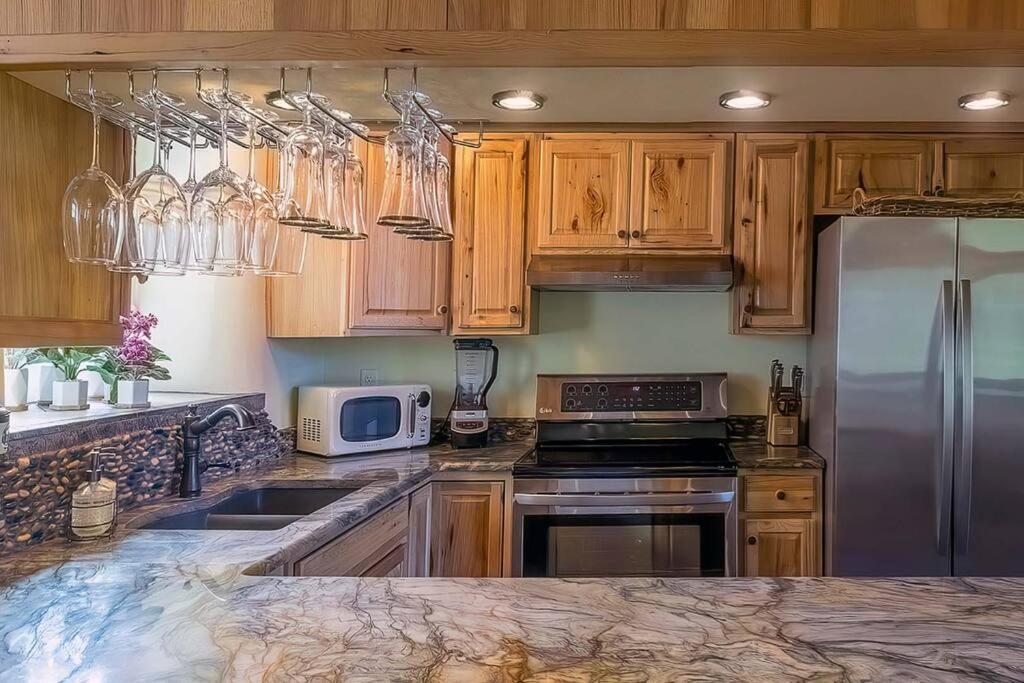 European Style Straw Bale Retreat Villa Ashland Bagian luar foto