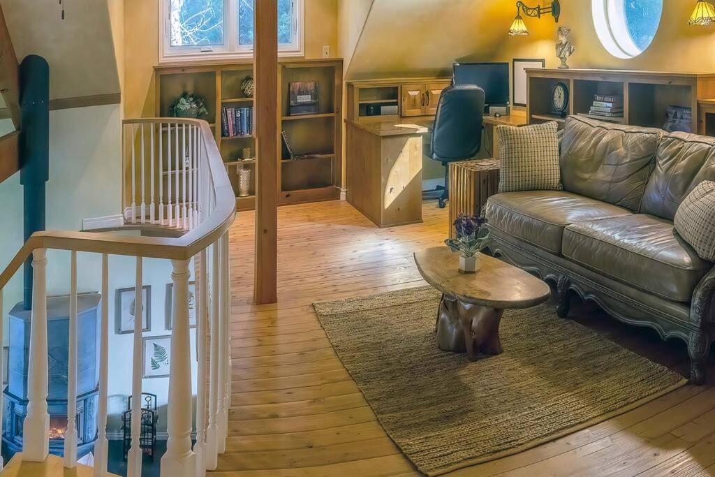 European Style Straw Bale Retreat Villa Ashland Bagian luar foto